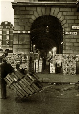 Photo:The market at Bedford Chambers, now the Applestore